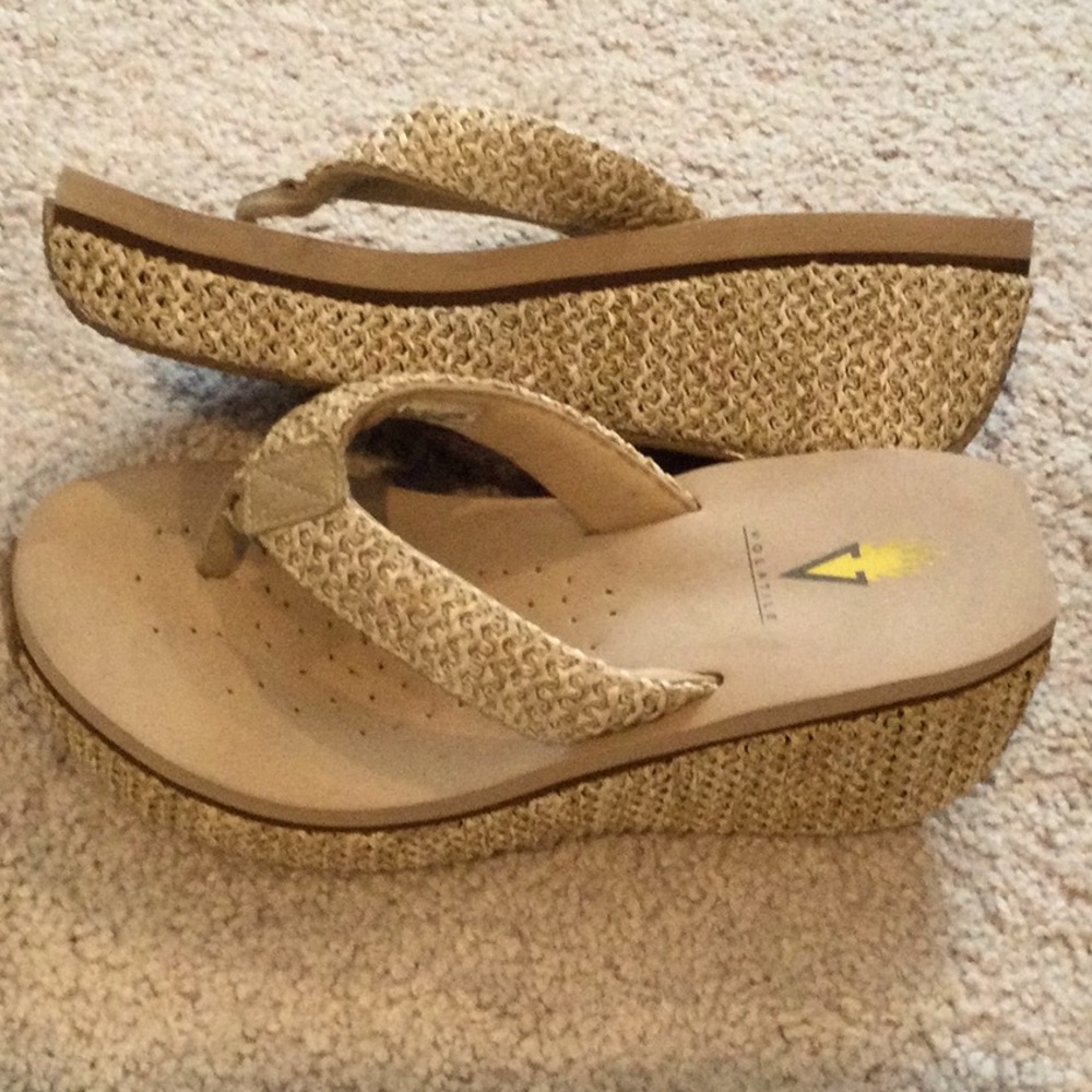 Volatile Flip Flops Size 8